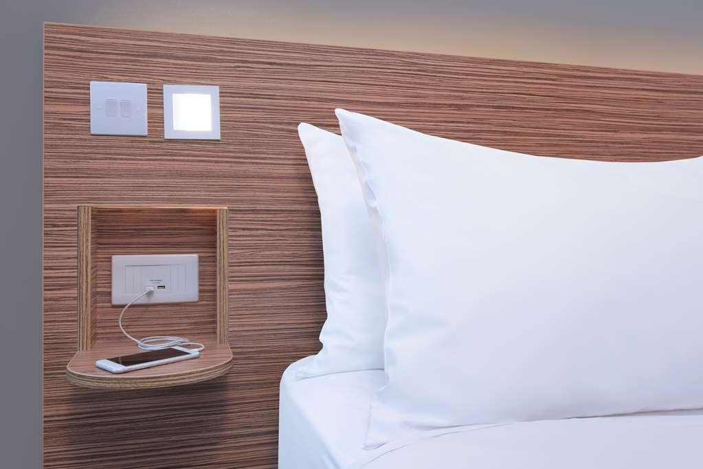 Mercure London Gatwick Airport Horley Room photo