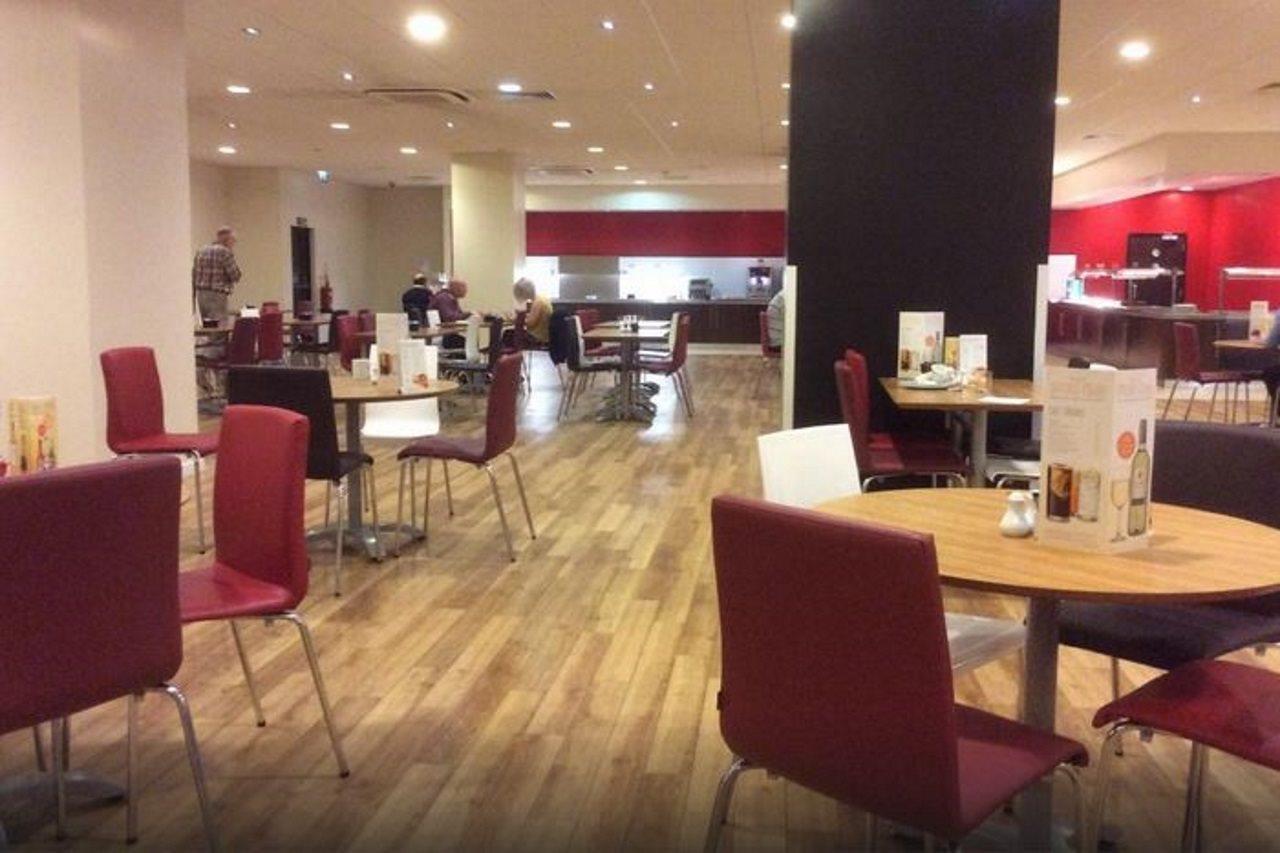 Mercure London Gatwick Airport Horley Exterior photo