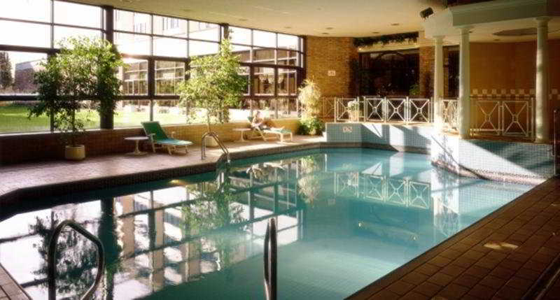 Mercure London Gatwick Airport Horley Exterior photo