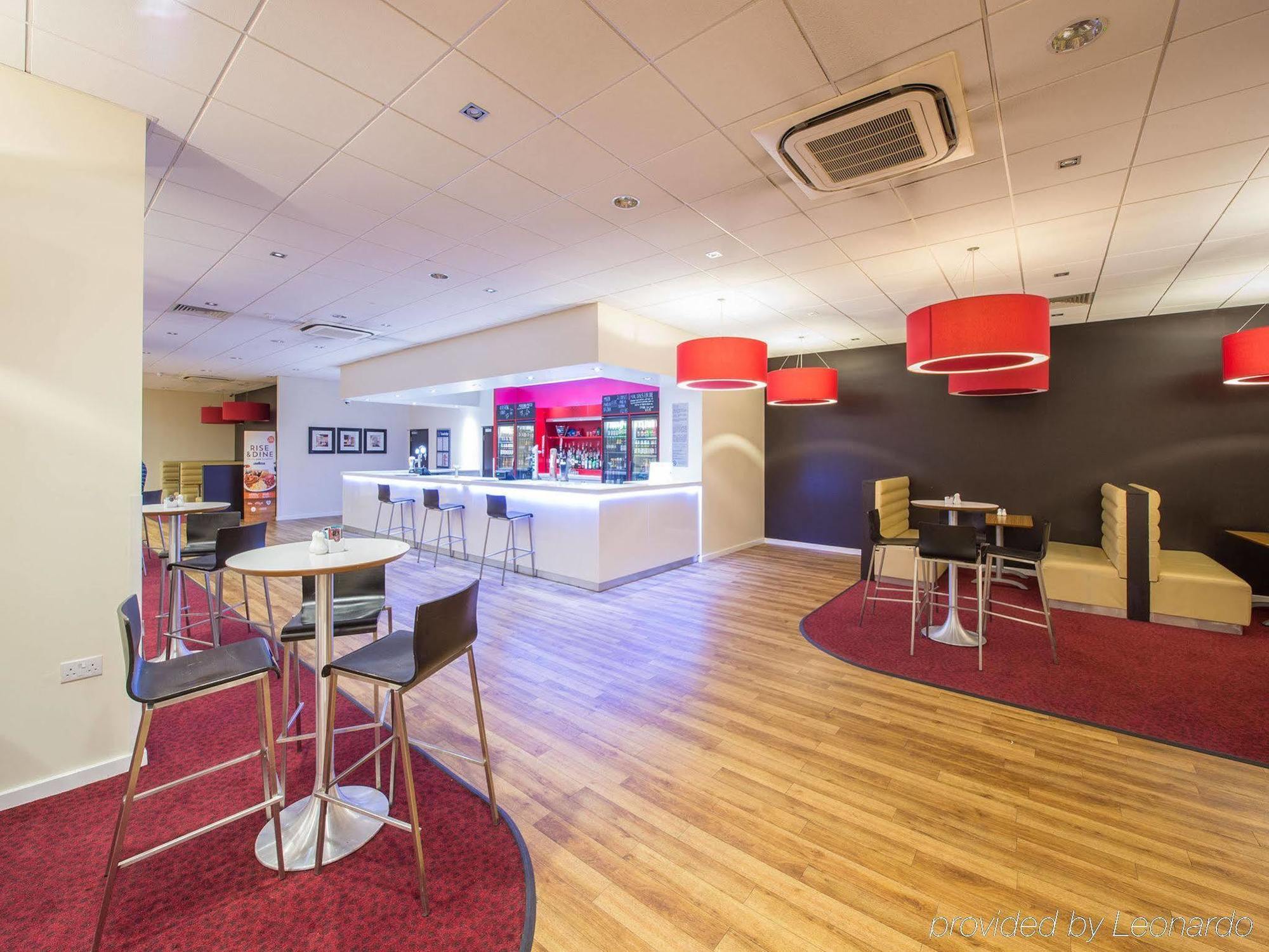 Mercure London Gatwick Airport Horley Exterior photo