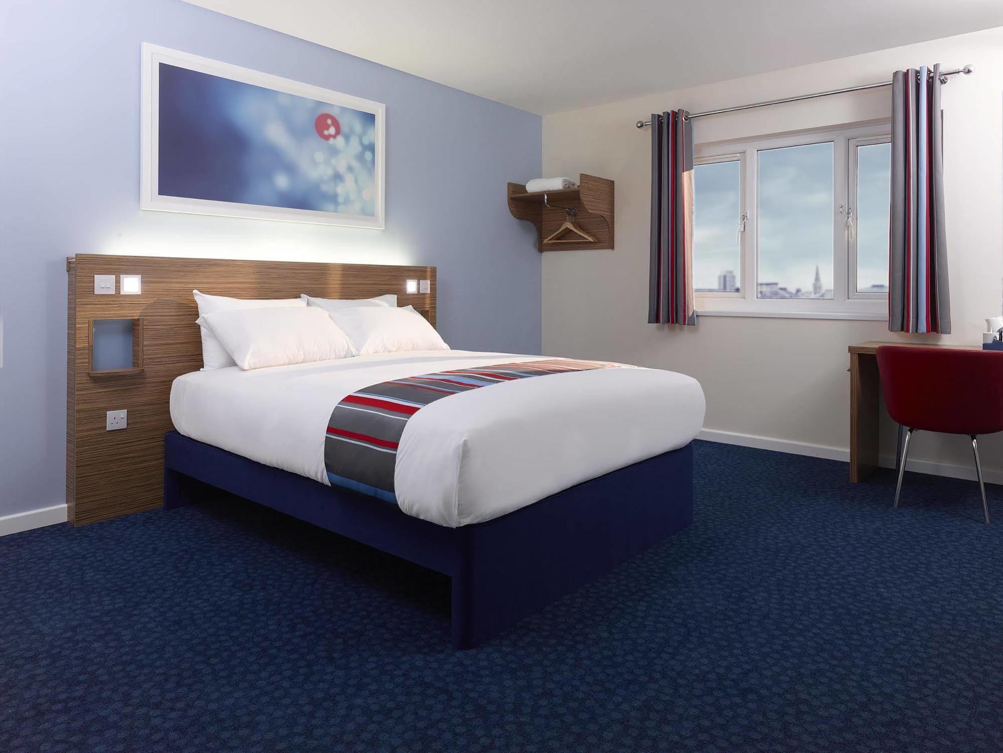 Mercure London Gatwick Airport Horley Exterior photo