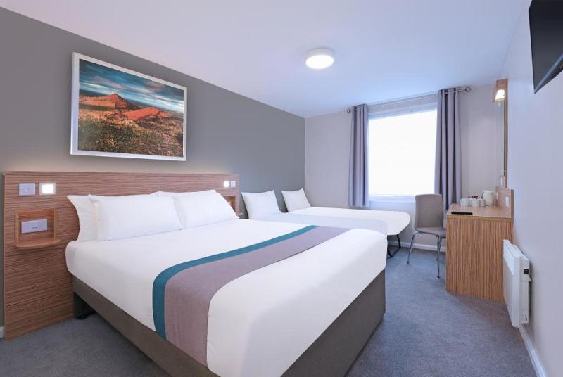 Mercure London Gatwick Airport Horley Exterior photo