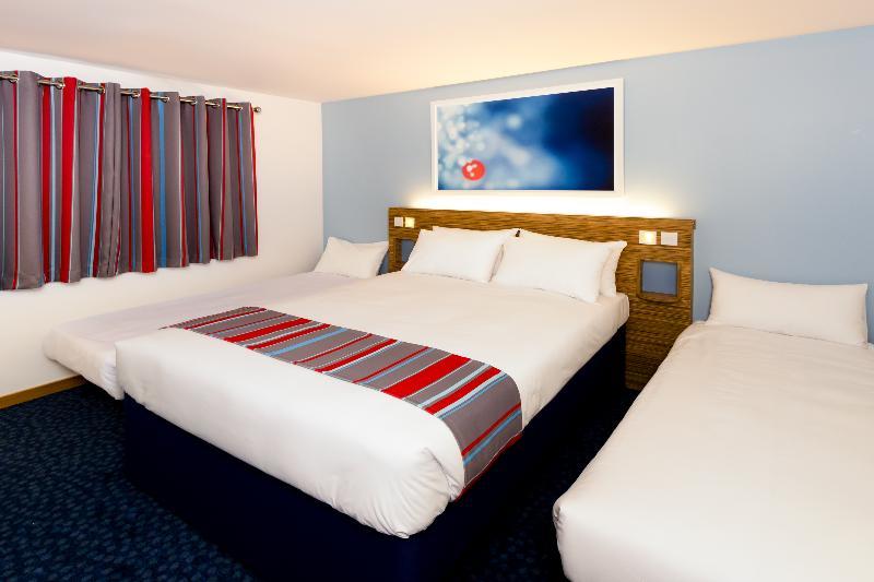 Mercure London Gatwick Airport Horley Exterior photo