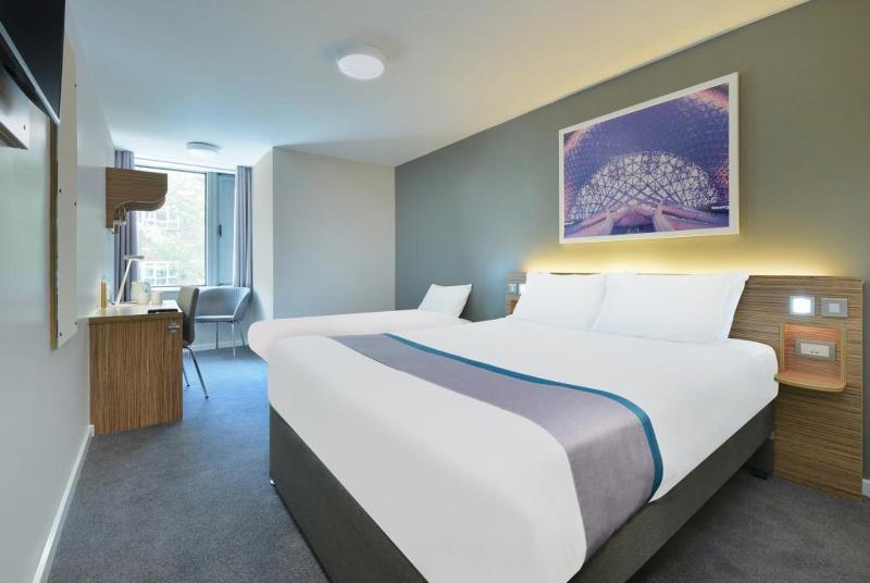 Mercure London Gatwick Airport Horley Exterior photo